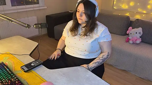 RiotKitten1 online show from March 5, 11:11 pm