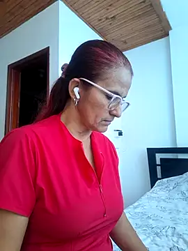 Lorenaluna online show from April 29, 3:15 pm