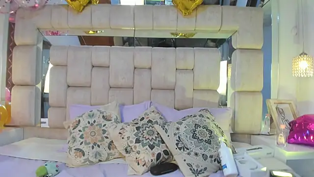 Tashi7 online show from July 28, 12:48 pm