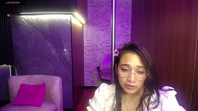 Aura cute  online show from March 4, 3:57 am