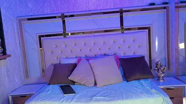 naughtymilfx  online show from March 6, 3:12 am