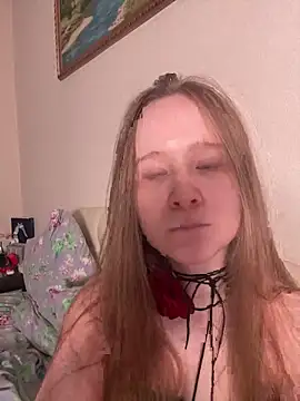 cutefoxieee online show from June 13, 8:17 pm