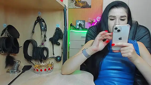 KristiTopxx online show from September 8, 6:40 pm