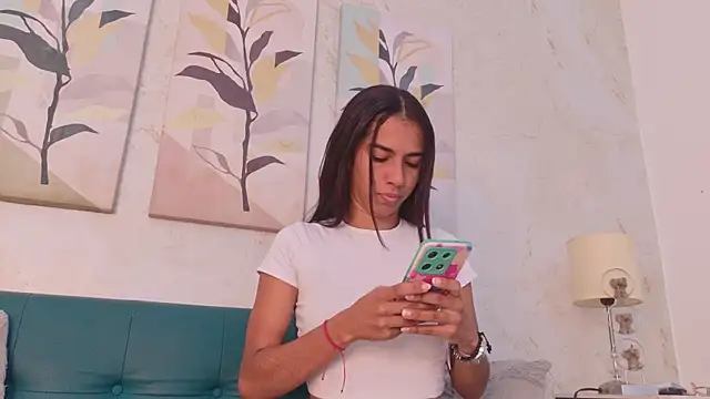 emily gaviria1 online show from July 26, 12:46 pm