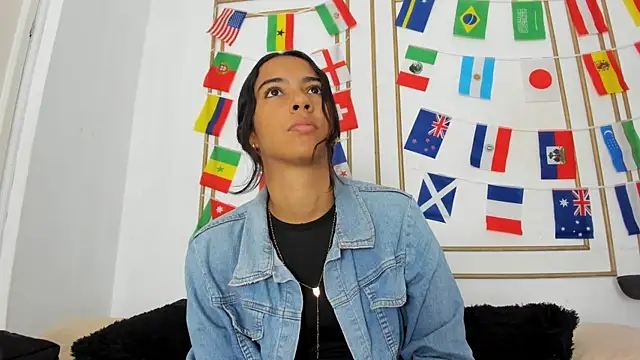 emily gaviria1 online show from July 15, 1:49 pm