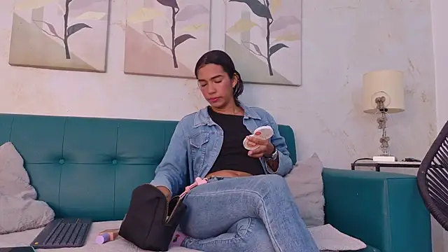 emily gaviria1 online show from July 30, 12:17 pm