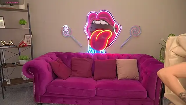 DawnGwin online show from March 17, 1:37 pm