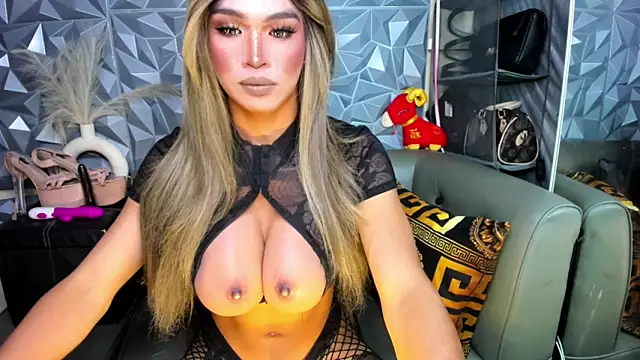 10inDominant Ayesha online show from March 15, 8:22 pm