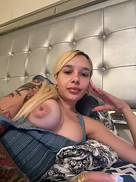 KimberlyBrenda online show from March 13, 10:00 pm