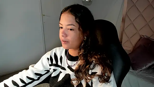 dulce lyraa1 online show from June 10, 4:44 am