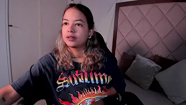 dulce lyraa1 online show from July 13, 3:40 am