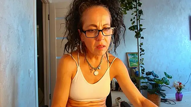 LioraWeiss online show from July 28, 8:01 am