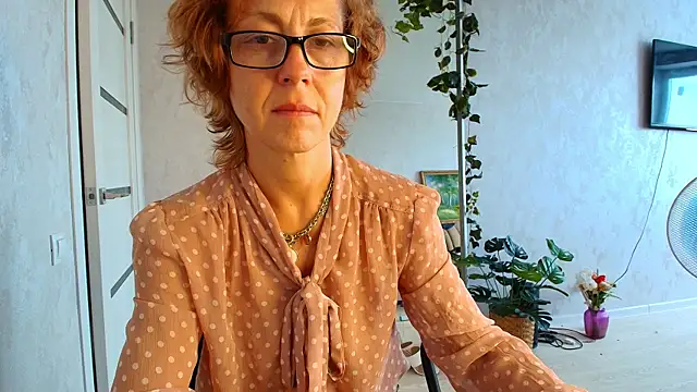 LioraWeiss online show from July 29, 7:30 am