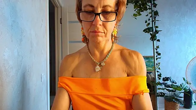 LioraWeiss online show from July 25, 11:50 am