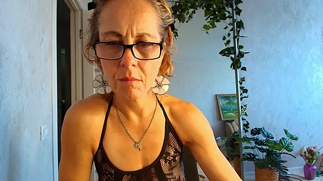 LioraWeiss online show from August 1, 10:39 am