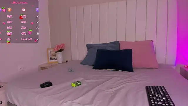 sophia walkett  online show from June 24, 2:49 pm