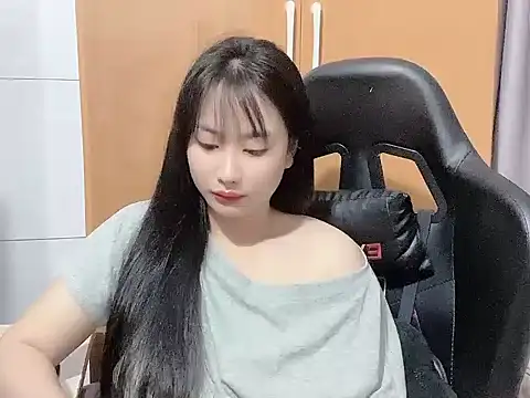 Sunny2868 online show from April 28, 2:27 am