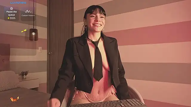 elanith  online show from March 7, 2:46 pm