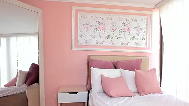 leily pinck online show from March 15, 6:32 pm