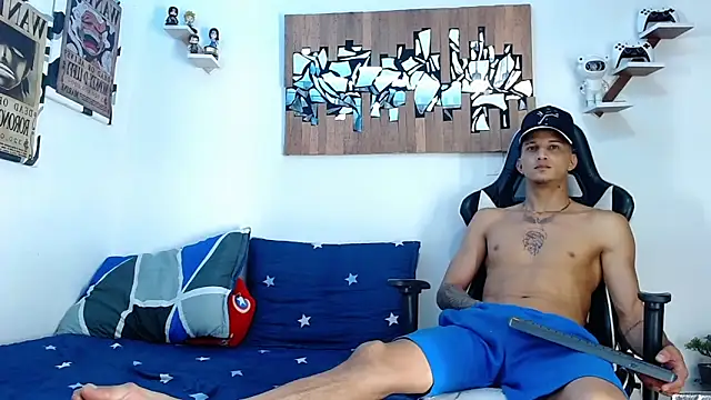 AdamsDvi online show from March 17, 3:38 pm