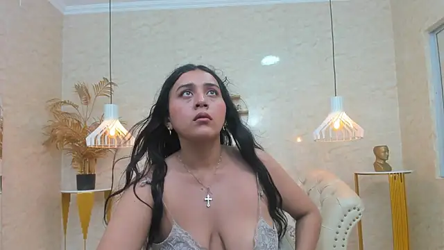 Lunaa Abril online show from March 5, 4:08 am