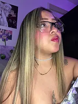 Moon Velvet  online show from March 12, 10:23 pm