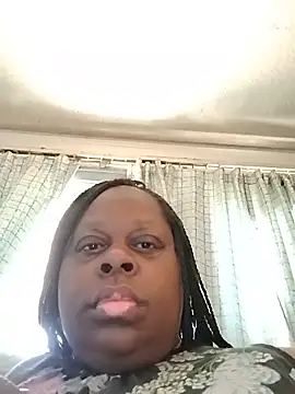 Pinkchocolatebbw online show from May 21, 1:09 pm