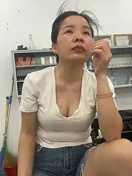 Ivy Trix2 online show from July 30, 2:56 am