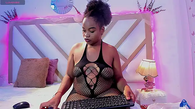 Sara Criss online show from May 1, 8:01 pm