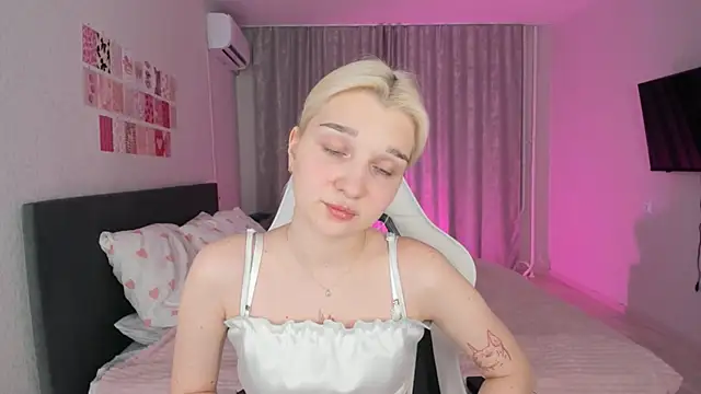Lara Blue online show from March 13, 2:02 am