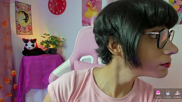 Madeline 21 online show from March 7, 5:25 am