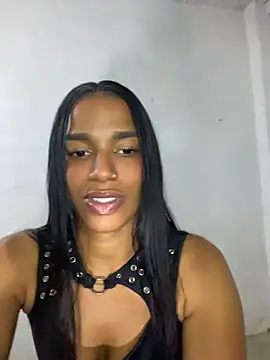 FlorSalvaje  online show from August 4, 12:27 am