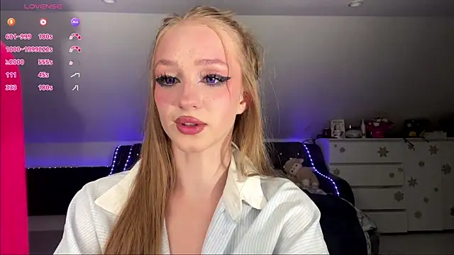 Anika Socutehe online show from July 17, 9:40 pm
