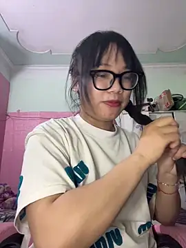 Leeeeiu online show from June 11, 3:31 pm