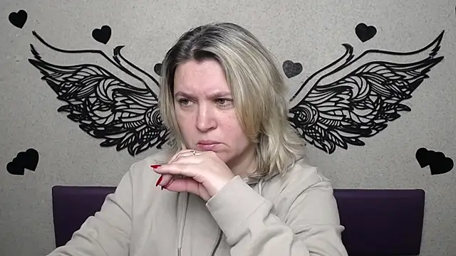 VickyRobins online show from March 10, 7:01 am