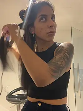 VioletaHills  online show from June 26, 12:28 pm