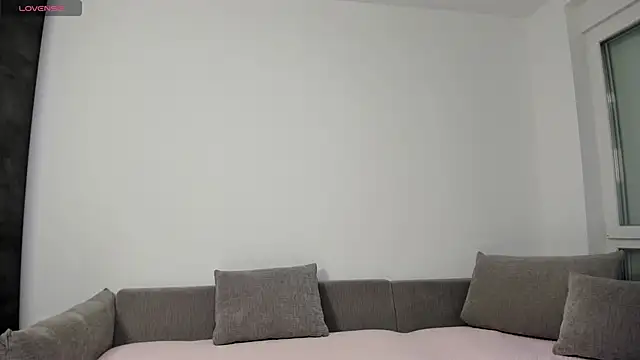 nikki-moon online show from May 2, 8:39 am