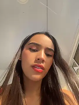 Mia-villalobos online show from May 7, 9:40 pm