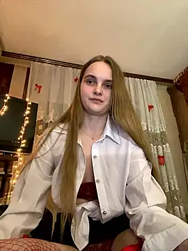 LunaVey online show from June 9, 6:51 pm