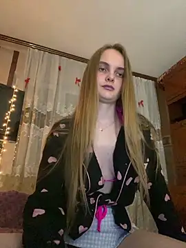LunaVey online show from June 17, 6:42 pm