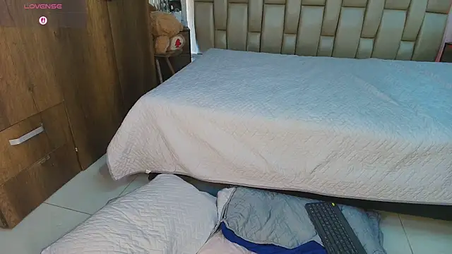 ZoeBarlove online show from March 5, 1:40 pm