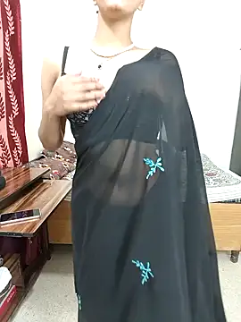 Glow Queen online show from April 29, 5:30 pm