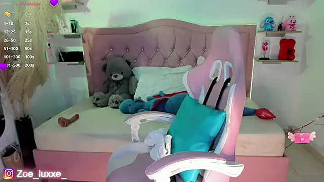 Zoe Luxxe  online show from July 14, 9:08 pm
