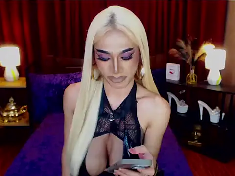 KieraLee online show from May 1, 3:32 am