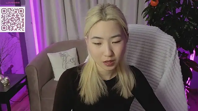 YunnaLuv online show from March 14, 12:55 am