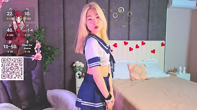 YunnaLuv online show from March 6, 1:23 am