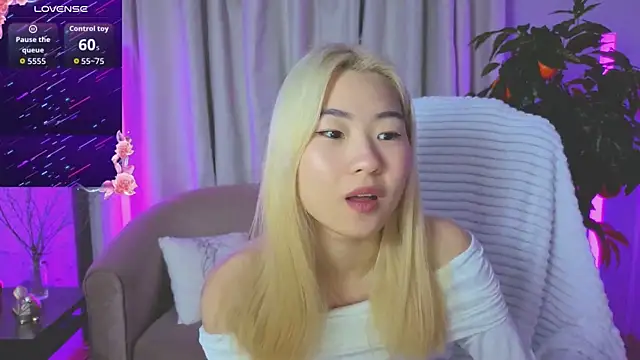 YunnaLuv online show from March 10, 2:15 am