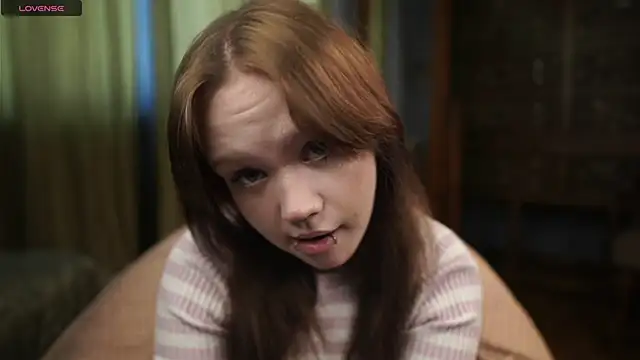 LeahAllsop online show from April 29, 3:32 am