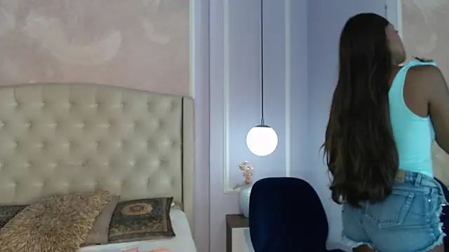 LiaTrainor online show from March 15, 5:48 pm