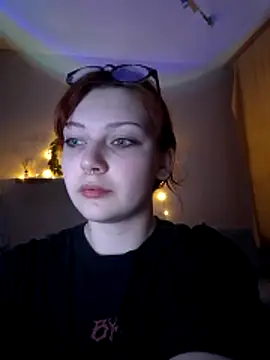 VelvetEve online show from March 7, 8:05 pm